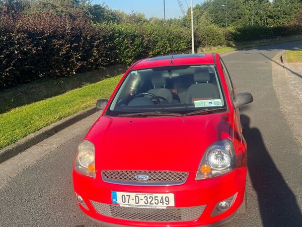 Ford Fiesta Hatchback, Petrol, 2007, Red