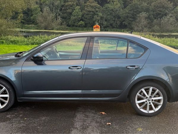 Skoda Octavia Hatchback, Diesel, 2015, Grey
