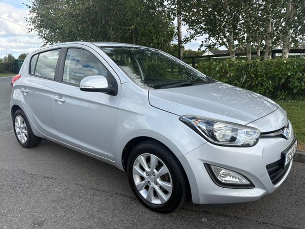 Hyundai i20 Hatchback, Petrol, 2013, Silver