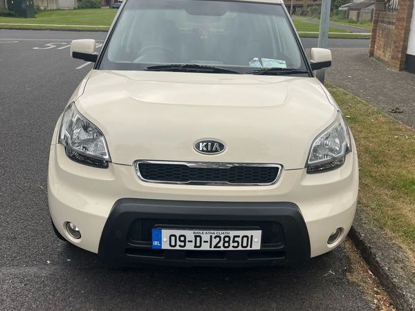 Kia Soul Hatchback, Petrol, 2009, Beige