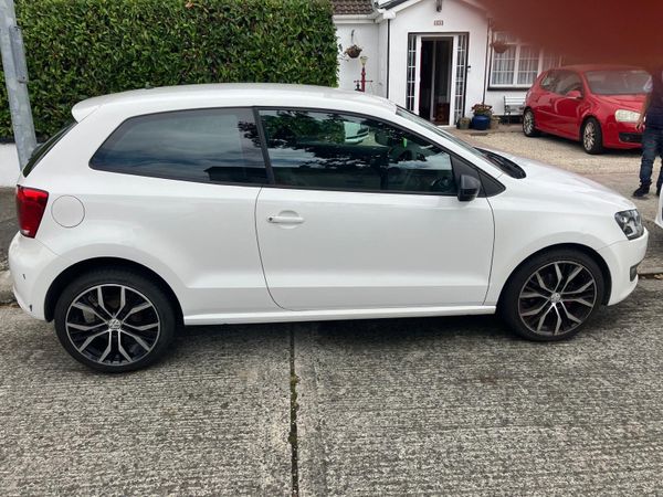 Volkswagen Polo Hatchback, Petrol, 2012, White