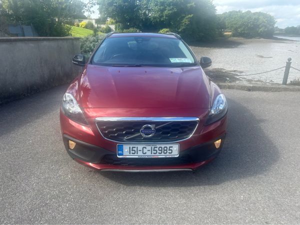 Volvo V40 Hatchback, Diesel, 2015, Red