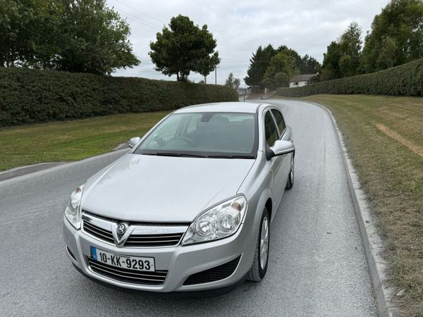 Vauxhall Astra Hatchback, Petrol, 2010, Silver