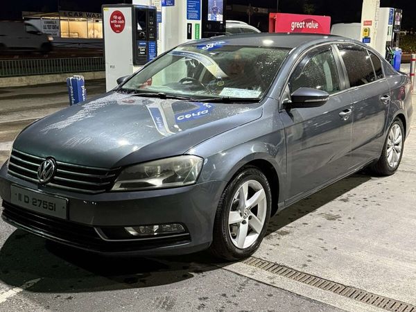 Volkswagen Passat Saloon, Diesel, 2011, Grey