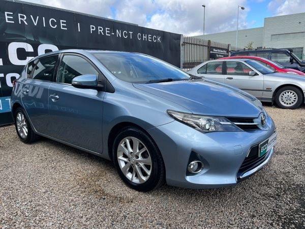 Toyota Auris Hatchback, Petrol, 2014, Blue
