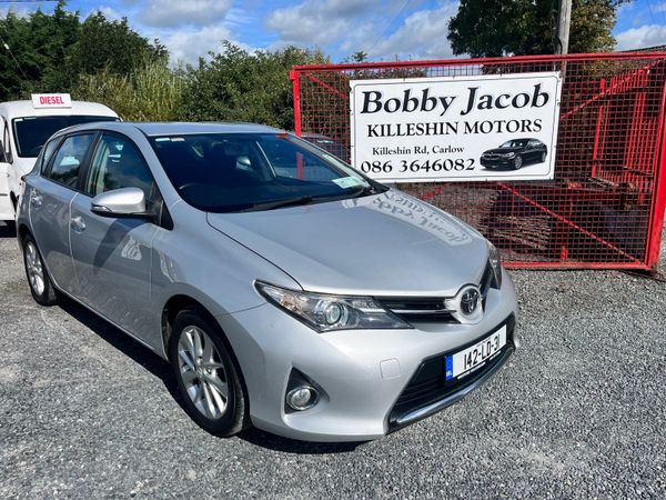 Toyota Auris Hatchback, Diesel, 2014, Silver