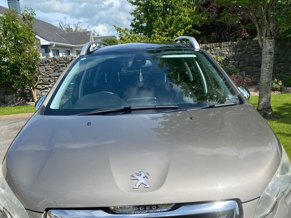 Peugeot 2008 Hatchback, Petrol, 2013, Grey