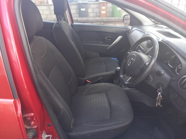 Dacia Sandero Hatchback, Petrol, 2015, Red
