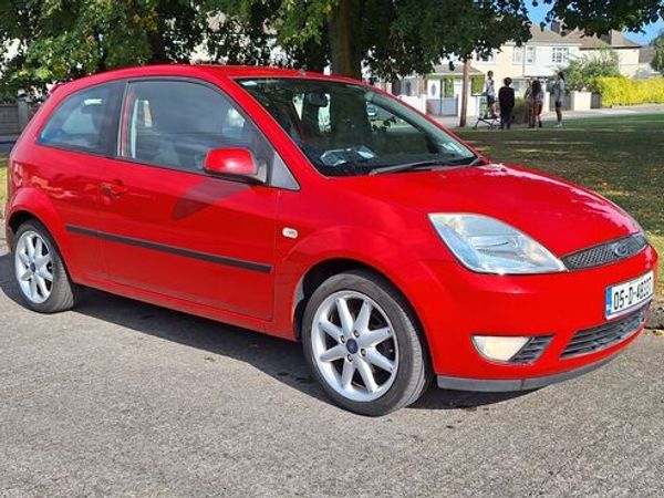 Ford Fiesta Hatchback, Petrol, 2005, Red