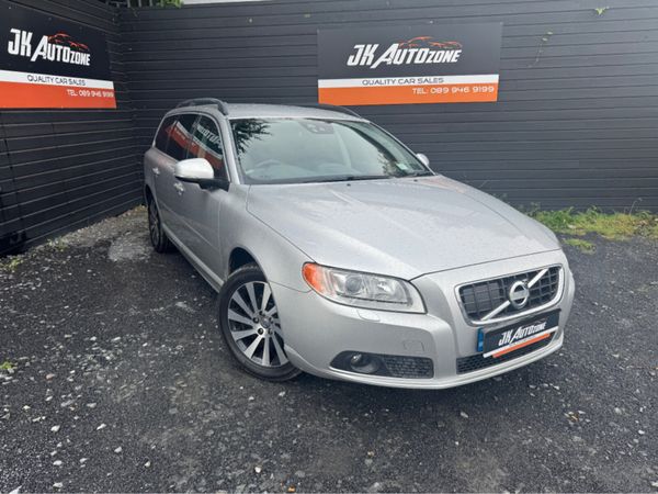 Volvo V70 Estate, Petrol, 2012, Silver