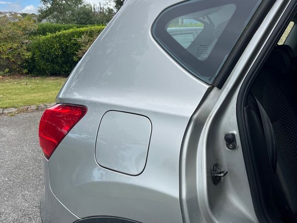 Nissan Qashqai Hatchback, Diesel, 2010, Silver