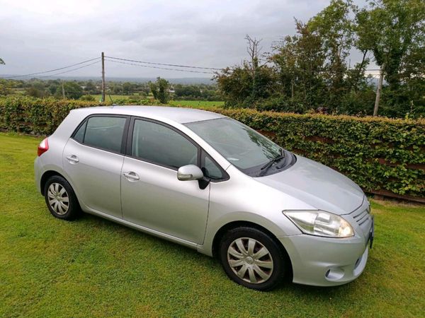 Toyota Auris Hatchback, Diesel, 2011, Silver
