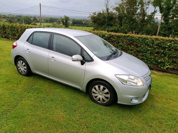 Toyota Auris Hatchback, Diesel, 2011, Silver