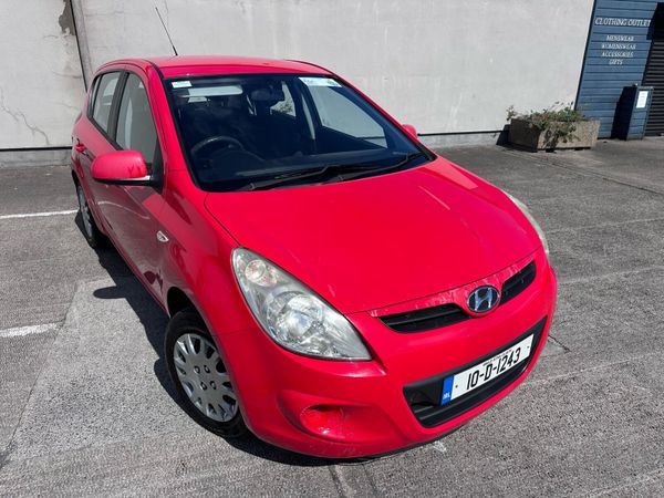 Hyundai i20 Hatchback, Petrol, 2010, Red