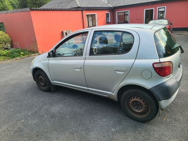 Toyota Yaris Hatchback, Petrol, 2003, Silver