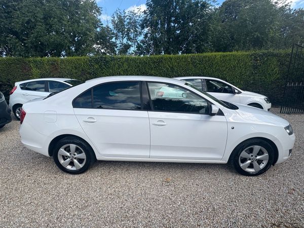 Skoda Rapid Hatchback, Diesel, 2013, White