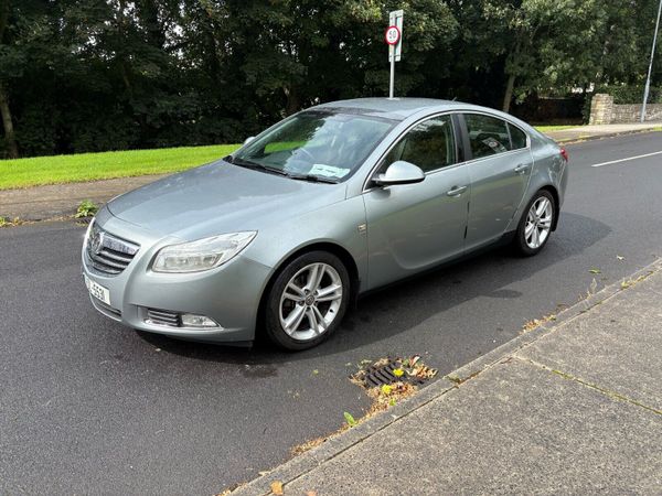 Vauxhall Insignia Hatchback, Diesel, 2011, Silver