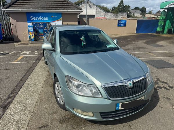 Skoda Octavia Hatchback, Diesel, 2010, Green