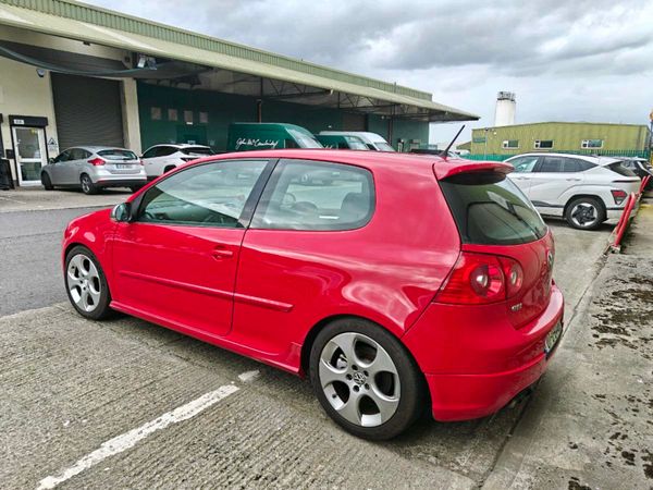 Volkswagen Golf Hatchback, Petrol, 2007, Red