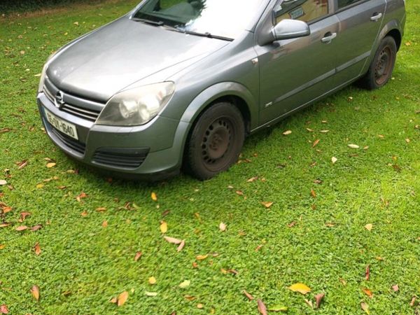 Opel Astra Hatchback, Petrol, 2005, Grey