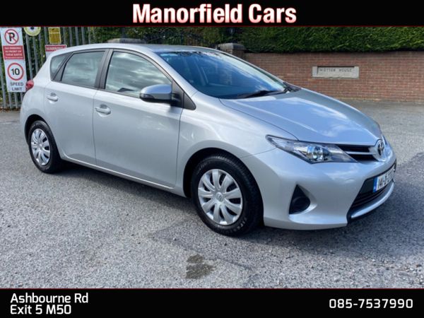 Toyota Auris Hatchback, Petrol, 2014, Silver