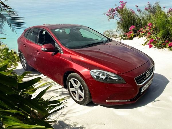Volvo V40 Hatchback, Diesel, 2014, Red