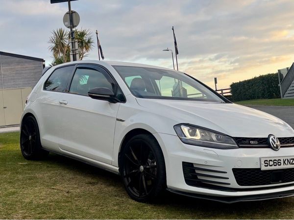 Volkswagen Golf Hatchback, Diesel, 2016, White