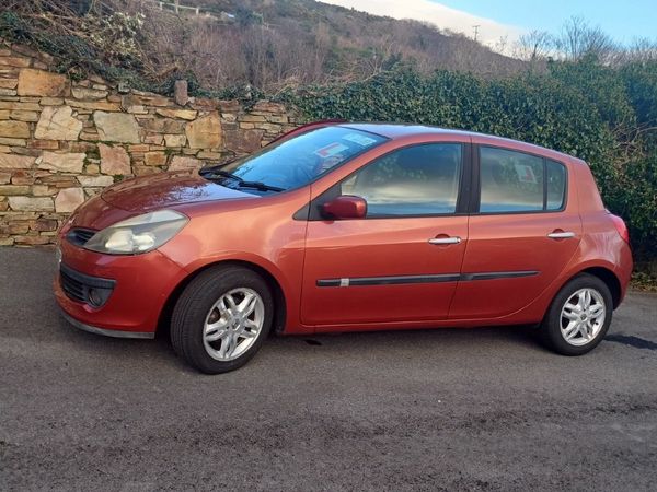 Renault Clio Hatchback, Petrol, 2006, Red