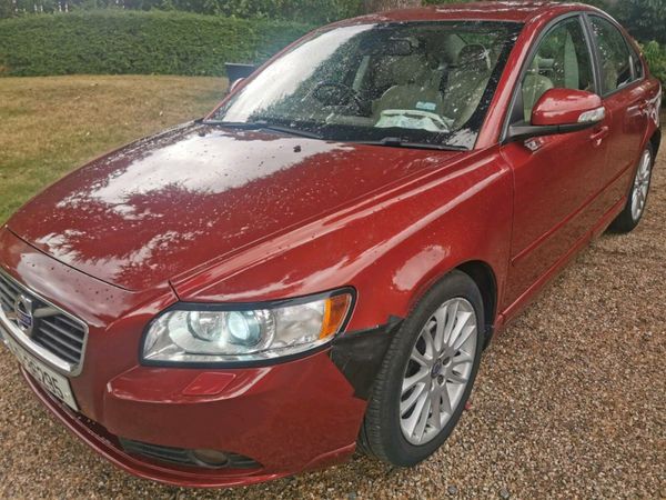 Volvo S40 Saloon, Diesel, 2011, Red