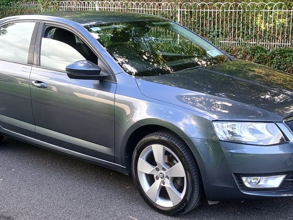 Skoda Octavia Saloon, Petrol, 2015, Grey