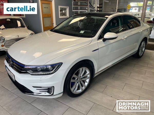 Volkswagen Passat Saloon, Petrol Plug-in Hybrid, 2017, White