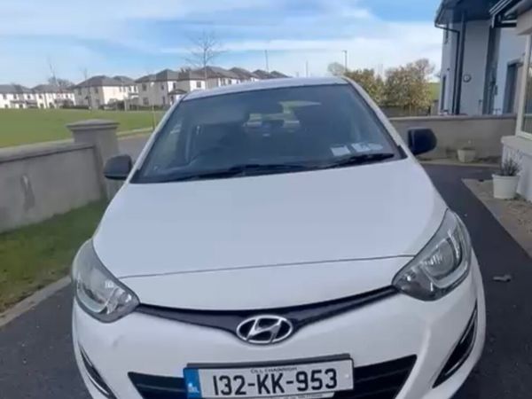 Hyundai i20 Hatchback, Diesel, 2013, White
