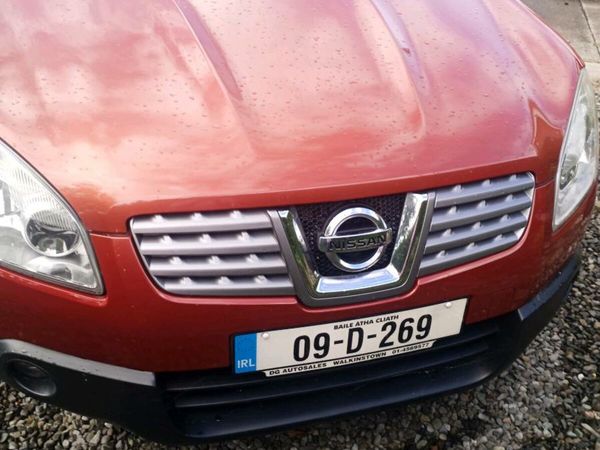 Nissan Qashqai Hatchback, Diesel, 2009, Red