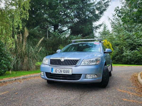 Skoda Octavia Saloon, Petrol, 2010, Blue