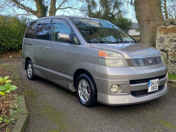 Toyota Voxy MPV, Petrol, 2004, Silver