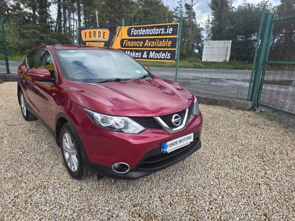Nissan Qashqai Hatchback, Diesel, 2014, Red