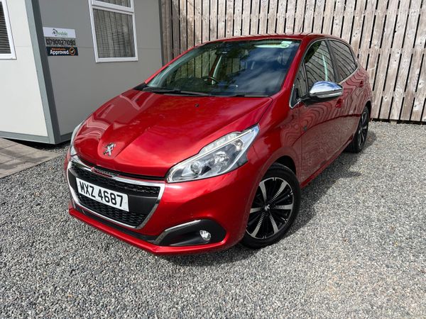 Peugeot 208 Hatchback, Petrol, 2018, Red