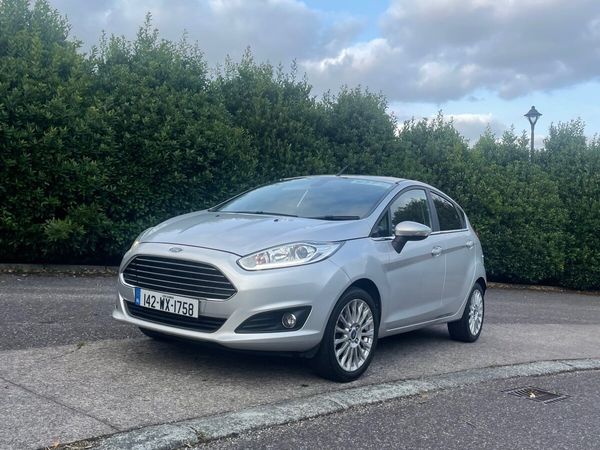 Ford Fiesta Hatchback, Petrol, 2014, Silver