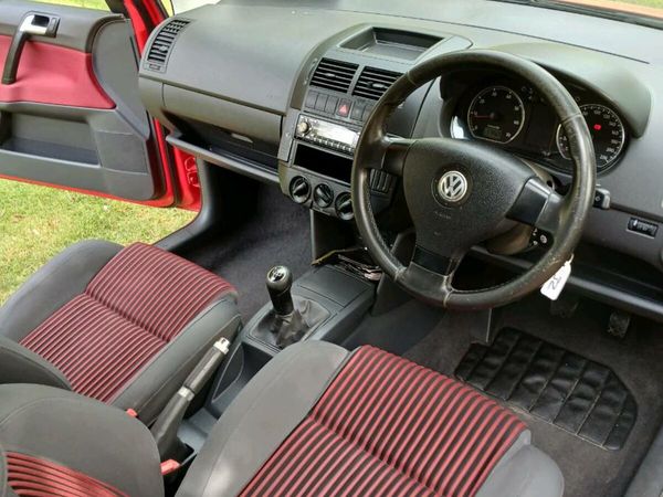 Volkswagen Polo Hatchback, Petrol, 2006, Red