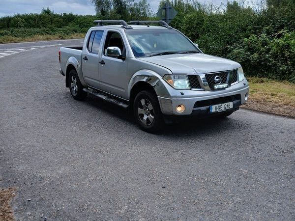 Nissan Navara Crew Cab, Diesel, 2011, Silver
