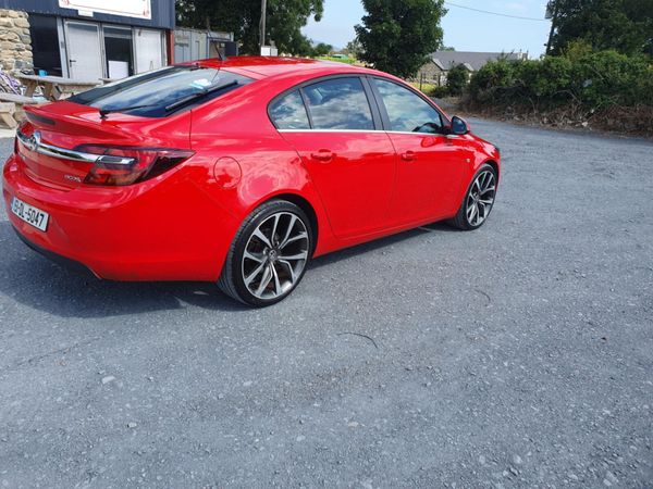 Vauxhall Insignia Hatchback, Diesel, 2015, Red