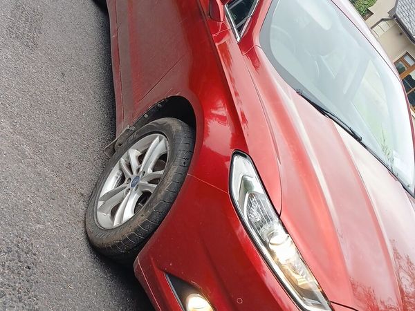 Ford Mondeo Hatchback, Diesel, 2015, Red