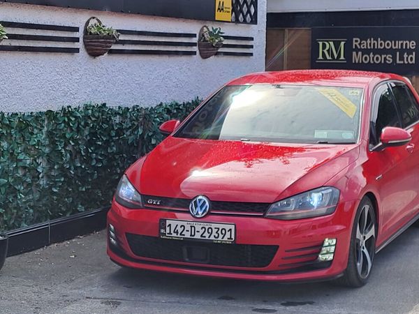 Volkswagen Golf Hatchback, Petrol, 2014, Red