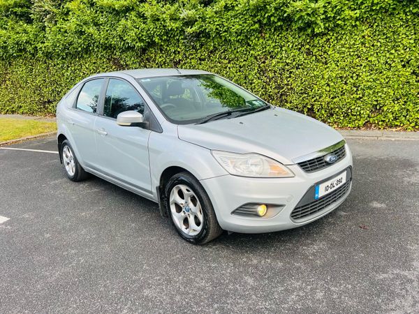 Ford Focus Hatchback, Petrol, 2010, Silver