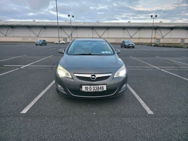 Opel Astra Hatchback, Diesel, 2010, Grey