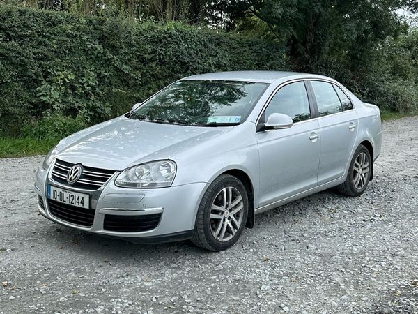 Volkswagen Jetta Saloon, Diesel, 2010, Silver