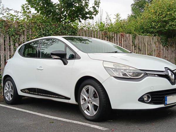 Renault Clio Hatchback, Petrol, 2015, White