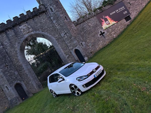 Volkswagen Golf Hatchback, Petrol, 2009, White