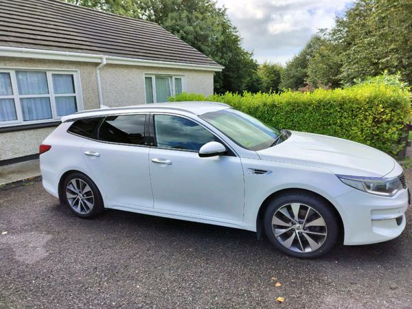 Kia Optima Estate/Jeep, Diesel, 2017, White