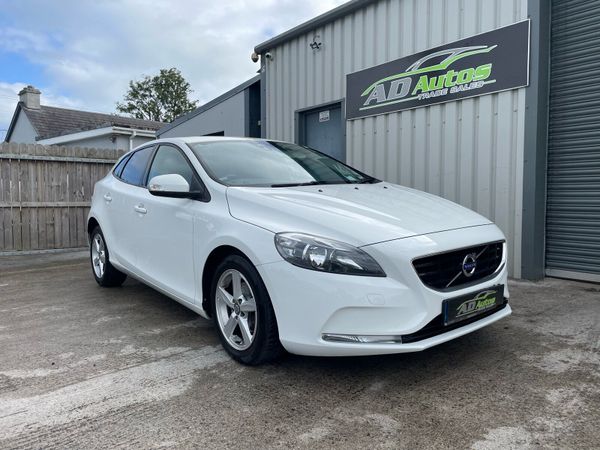 Volvo V40 Hatchback, Diesel, 2015, White